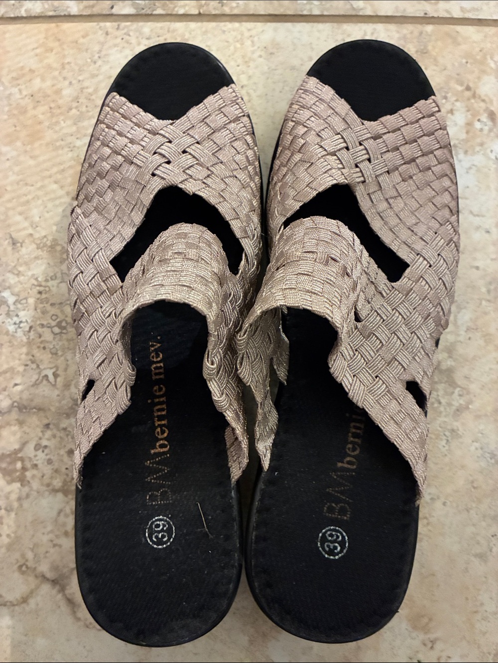 bernie mev. Womens Woven Slip-On Mules in Light Gold